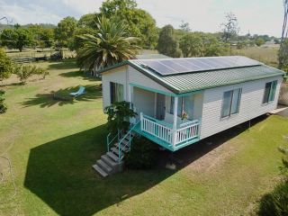 Gaia Vida Farmstead River Cottage - Lowood Chalet, Queensland - 3