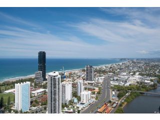 Broadbeach iconic 1 bedroom apt with 5 star facilities Aparthotel, Gold Coast - 2