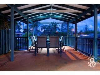 Broadbeach Waters 7 Bedroom home with Pool - QSTAY Guest house, Gold Coast - 3