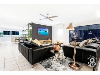 Broadbeach Waters 7 Bedroom home with Pool - QSTAY Guest house, Gold Coast - 5