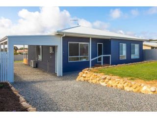 Bryant Blue, Perfect Family Getaway, Pet Friendly, Wifi Guest house, Goolwa South - 2