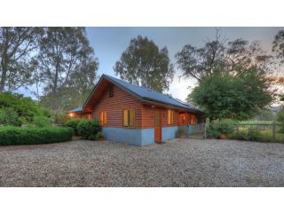 Alpine Riverside Accommodation Guest house, Myrtleford - 3