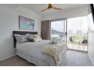 Burleigh Point Beach Vibes Stylish and Modern Apartment, Gold Coast - 2