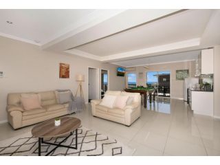 Modern Luxury Ocean Views Guest house, Townsville - 5