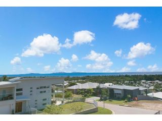 Modern Luxury Ocean Views Guest house, Townsville - 1