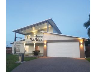Modern Luxury Ocean Views Guest house, Townsville - 2