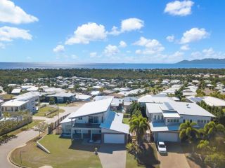 Modern Luxury Ocean Views Guest house, Townsville - 4