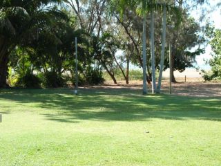 Bushland Beach Tavern Accomodation, Townsville - 1