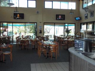 Bushland Beach Tavern Accomodation, Townsville - 3