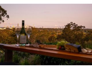 Private retreat with City & Ocean views close to theme parks Guest house, Gold Coast - 2