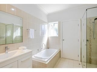 Butlers Beach House at Killcare Guest house, Killcare - 4