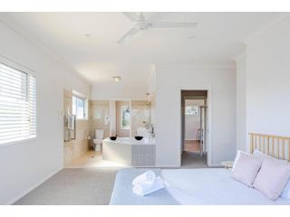 Butlers Beach House at Killcare Guest house, Killcare - 2