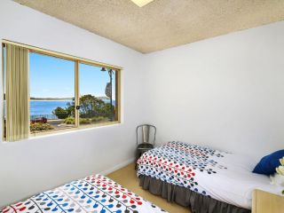 Relax With Ocean Facing Unit at Terrrigal Beach Guest house, Terrigal - 3