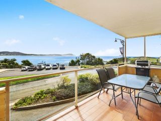 Relax With Ocean Facing Unit at Terrrigal Beach Guest house, Terrigal - 2