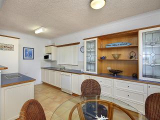 Relax With Ocean Facing Unit at Terrrigal Beach Guest house, Terrigal - 4