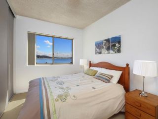 Relax With Ocean Facing Unit at Terrrigal Beach Guest house, Terrigal - 5