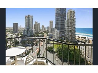 Close to everything! Beautiful Hotel Studio's, Sleeps 4 Apartment, Gold Coast - 3