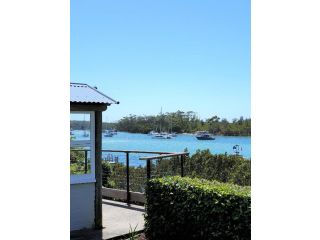 By The Sea Waterfront with your own Private Garden and Jetty for Swimming, fishing and boating. Guest house, Huskisson - 2