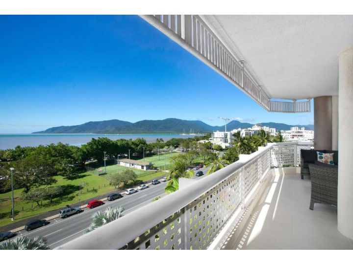 Cairns Luxury Seafront Apartment Apartment, Cairns - imaginea 1