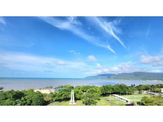 Cairns Luxury Seaview Apartment Apartment, Cairns North - 2