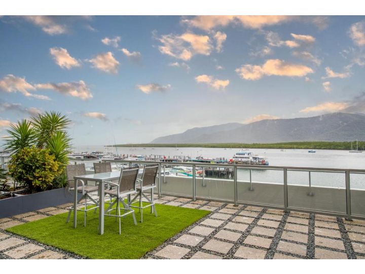 Cairns Waterfront Luxury at Harbourlights Apartment, Cairns - imaginea 1
