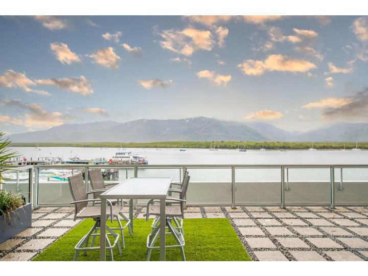 Cairns Waterfront Luxury at Harbourlights Apartment, Cairns - imaginea 5