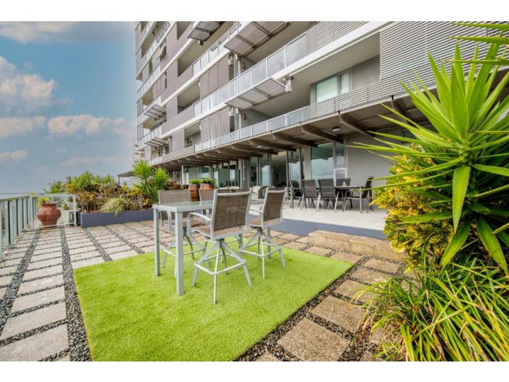 Cairns Waterfront Luxury at Harbourlights Apartment, Cairns - imaginea 3