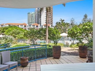 Calypso Plaza Resort Unit 139 - Ground floor 1 bedroom unit on Coolangatta beachfront Apartment, Gold Coast - 4