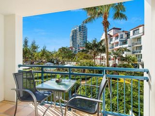 Calypso Plaza Resort Unit 215 Beachfront Studio Apartment Hotel, Gold Coast - 2