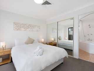 Calypso Plaza Resort Unit 417 - Penthouse style apartment Wi-Fi included Apartment, Gold Coast - 5