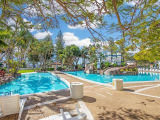 Calypso Plaza Resort Unit 462 - Penthouse style apartment Beachfront Coolangatta Apartment, Gold Coast - 3