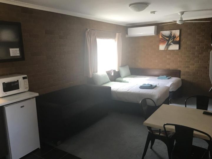 Camellia Motel Hotel, Narrandera - imaginea 11