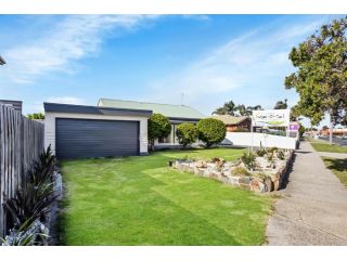 Camellia Cottage on Church Guest house, Lakes Entrance - 5
