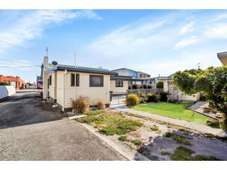 Camellia Cottage on Church Guest house, Lakes Entrance - 3