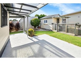 Camellia Cottage on Church Guest house, Lakes Entrance - 4