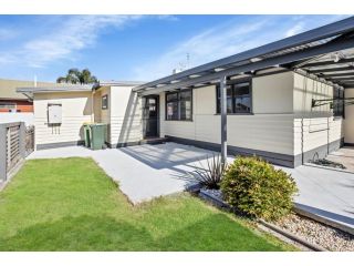 Camellia Cottage on Church Guest house, Lakes Entrance - 2