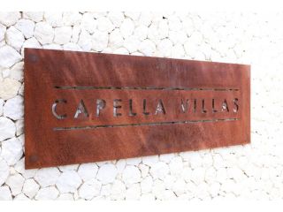 Capella Villa No. 4 - stunning luxury decor inside and out Guest house, Blairgowrie - 1
