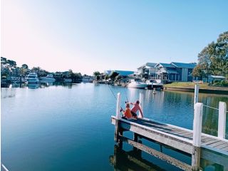 Captains Cove Ground Floor Luxury Apartments - Free Netflix Apartment, Paynesville - 3