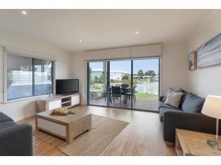 Captains Cove Waterfront Apartments Apartment, Paynesville - 4