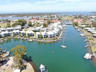 Captains Cove Waterfront Apartments Apartment, Paynesville - 5