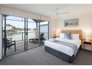 Captains Cove Waterfront Apartments Apartment, Paynesville - 1