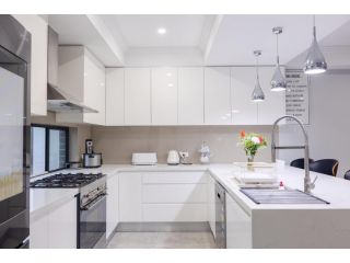 Captivating 5BR Pet Friendly Home with Fully Fully Equiped Kitchen And Fast WIFI Guest house, New South Wales - 3