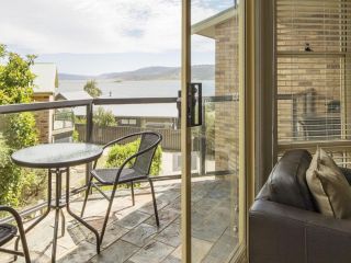 Caribou 3 - Modern & spacious with views over Lake Jindabyne Guest house, Jindabyne - 2