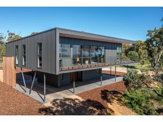 Carpe Artes -architectural bushland home, Marg Riv Guest house, Margaret River Town - 2