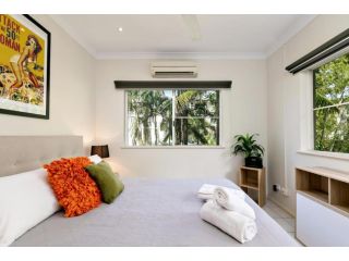 Tiki Dreams - With A Large Breezy Balcony Guest house, Queensland - 5