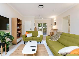 Tiki Dreams - With A Large Breezy Balcony Guest house, Queensland - 4