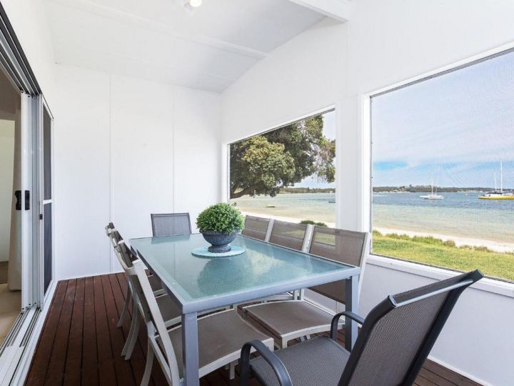 Casa Martins', 219 Foreshore Drive - Absolute Waterfront House Guest house, Corlette - imaginea 10