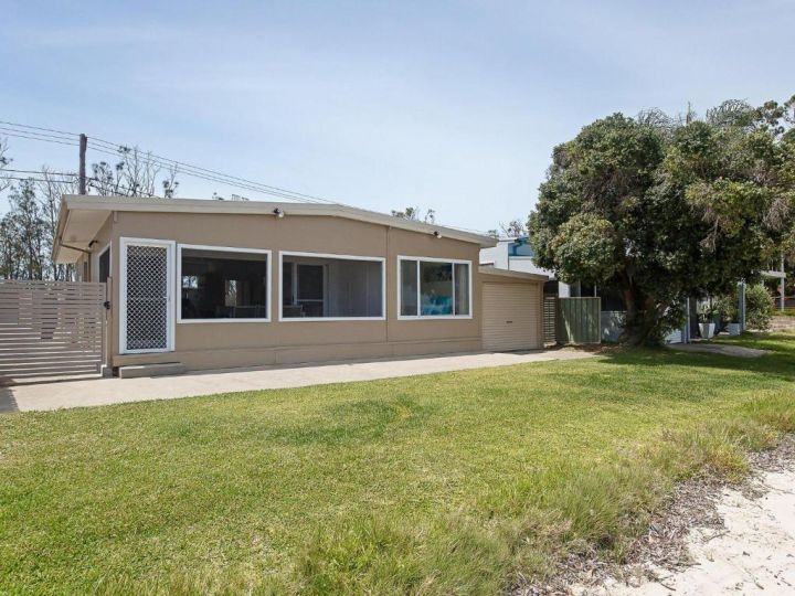 Casa Martins', 219 Foreshore Drive - Absolute Waterfront House Guest house, Corlette - imaginea 16