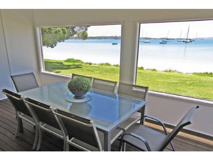 Casa Martins', 219 Foreshore Drive - Absolute Waterfront House Guest house, Corlette - imaginea 9