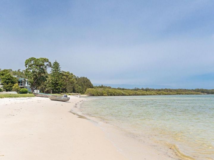 Casa Martins', 219 Foreshore Drive - Absolute Waterfront House Guest house, Corlette - imaginea 15